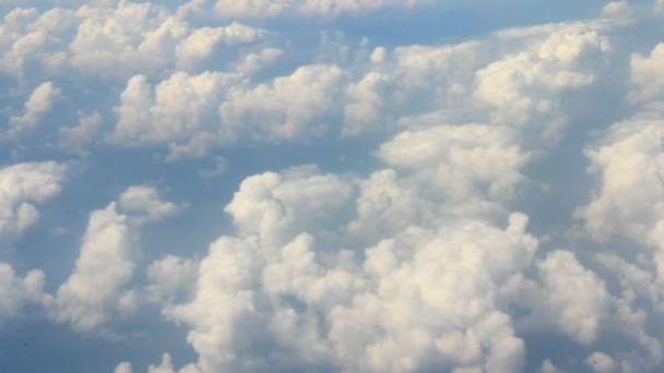 Vlucht boven de wolken — Stockvideo