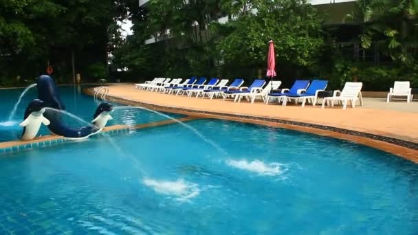 Schwimmbad einer Luxusvilla — Stockvideo