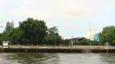 Bangkok, Tayland, 17 Temmuz 2015: Chao Phraya Nehri üzerinde bir tekne turist seyahat