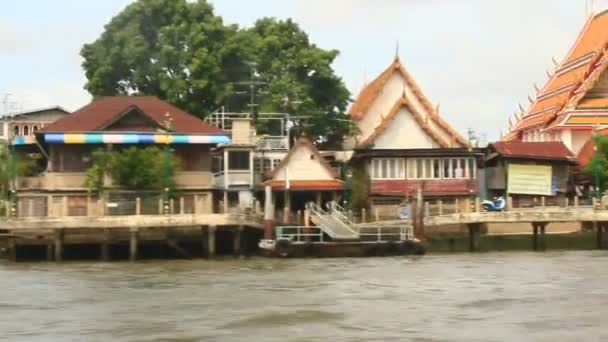 2015 年 7 月 17 日，泰国曼谷: 游客旅游在湄南河上一条船上 — 图库视频影像