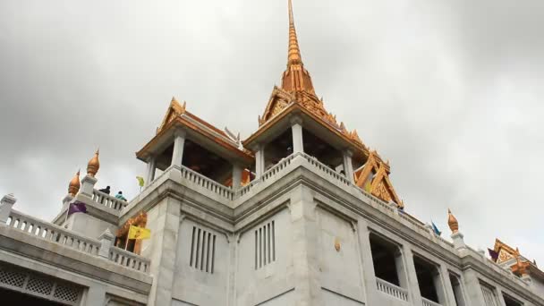 Templo de Wat Traimit, Buda Dourado (a maior estátua de ouro sólido do mundo ) — Vídeo de Stock