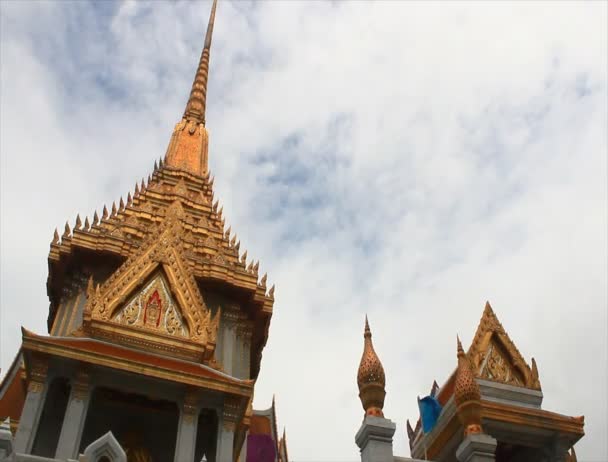 Templo de Wat Traimit, Buda Dourado (a maior estátua de ouro sólido do mundo ) — Vídeo de Stock