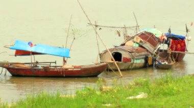 Hai Duong, Vietnam, 22 Mayıs: Vietnam balıkçılar balık 22 Mayıs 2013 eşlerin Kinh Thay nehir, Chi Linh, Hai Duong, Vietnam