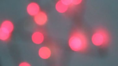 Corlorful siyah arka plan üzerine izole ışıklar yanıp sönüyor