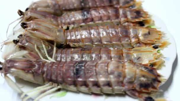 Plato de camarones al vapor — Vídeo de stock