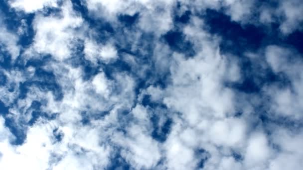 Nubes en el cielo — Vídeos de Stock