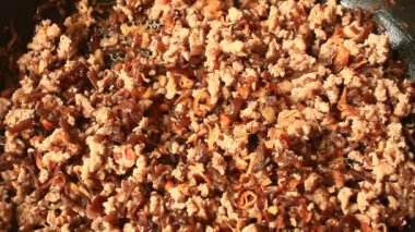 Pirinç unu ve etten oluşmuş kek yapmak 