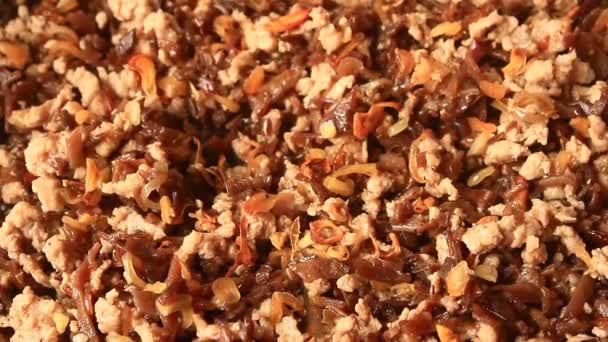 Виготовлення торту з рисового борошна та м'яса — стокове відео