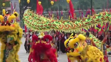 Ejderha dansı, aslan dansı Vietnam 'da geleneksel festivalde