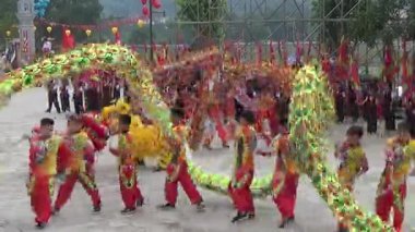 Ejderha dansı, aslan dansı Vietnam 'da geleneksel festivalde