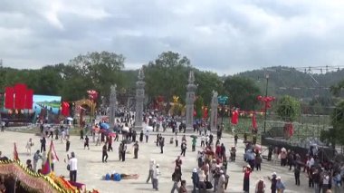 Vietnam 'daki festivallerde geleneksel dövüş sanatları gösterisi