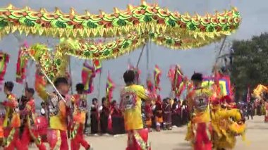 Ejderha dansı, aslan dansı Vietnam 'da geleneksel festivalde