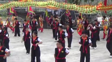 Vietnam 'daki festivallerde geleneksel dövüş sanatları gösterisi
