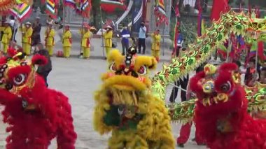 Ejderha dansı, aslan dansı Vietnam 'da geleneksel festivalde