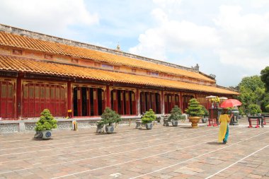 16 Eylül 2025. Hue, Vietnam.Hue Kalesi, Vietnam 'ın son feodal hanedanı. Hue kalesini ziyaret eden turistler