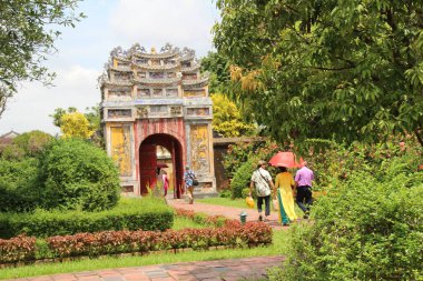16 Eylül 2025. Hue, Vietnam.Hue Kalesi, Vietnam 'ın son feodal hanedanı. Hue kalesini ziyaret eden turistler