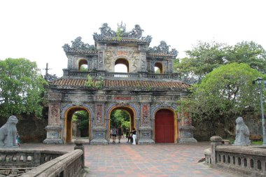 16 Eylül 2025. Hue, Vietnam.Hue Kalesi, Vietnam 'ın son feodal hanedanı. Hue kalesini ziyaret eden turistler