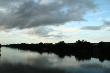 Ton, Vietnam.Doğal bir gölde kayıkla gezmek