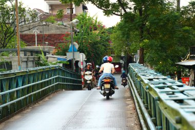 16 Eylül 2025. Hue, Vietnam. Vietnam 'da nehir üzerinde köprü.