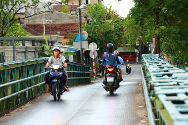 16 Eylül 2025. Hue, Vietnam. Vietnam 'da nehir üzerinde köprü.