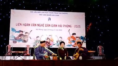 1 Ocak 2026. Hong Bang, Hai Phong, Vietnam. Asyalı sanatçılar halk sanatı icra ediyorlar.