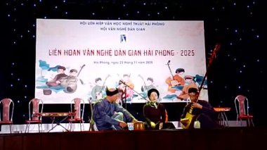 1 Ocak 2026. Hong Bang, Hai Phong, Vietnam. Asyalı sanatçılar halk sanatı icra ediyorlar.