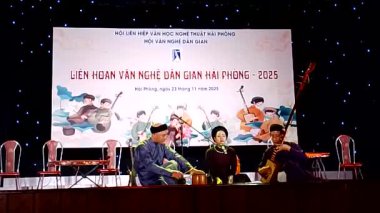 1 Ocak 2026. Hong Bang, Hai Phong, Vietnam. Asyalı sanatçılar halk sanatı icra ediyorlar.