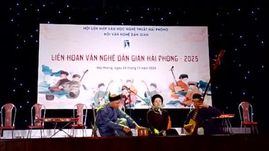 1 Ocak 2026. Hong Bang, Hai Phong, Vietnam. Asyalı sanatçılar halk sanatı icra ediyorlar.