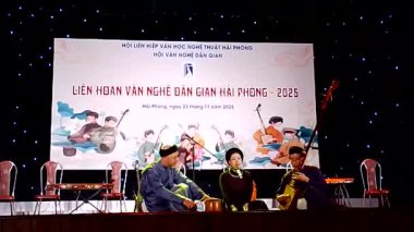 1 Ocak 2026. Hong Bang, Hai Phong, Vietnam. Asyalı sanatçılar halk sanatı icra ediyorlar.