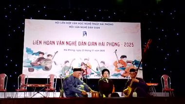 1 Ocak 2026. Hong Bang, Hai Phong, Vietnam. Asyalı sanatçılar halk sanatı icra ediyorlar.