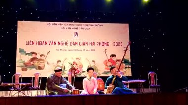 1 Ocak 2026. Hong Bang, Hai Phong, Vietnam. Asyalı sanatçılar halk sanatı icra ediyorlar.