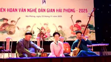 1 Ocak 2026. Hong Bang, Hai Phong, Vietnam. Asyalı sanatçılar halk sanatı icra ediyorlar.