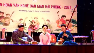 1 Ocak 2026. Hong Bang, Hai Phong, Vietnam. Asyalı sanatçılar halk sanatı icra ediyorlar.