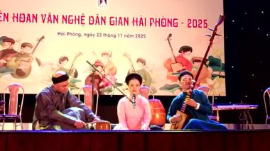 1 Ocak 2026. Hong Bang, Hai Phong, Vietnam. Asyalı sanatçılar halk sanatı icra ediyorlar.