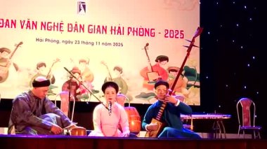 1 Ocak 2026. Hong Bang, Hai Phong, Vietnam. Asyalı sanatçılar halk sanatı icra ediyorlar.
