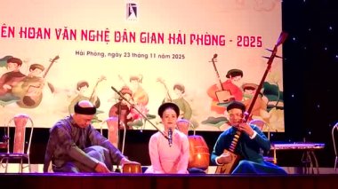 1 Ocak 2026. Hong Bang, Hai Phong, Vietnam. Asyalı sanatçılar halk sanatı icra ediyorlar.