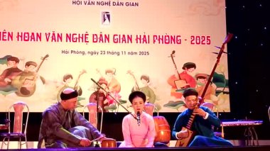 1 Ocak 2026. Hong Bang, Hai Phong, Vietnam. Asyalı sanatçılar halk sanatı icra ediyorlar.