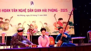1 Ocak 2026. Hong Bang, Hai Phong, Vietnam. Asyalı sanatçılar halk sanatı icra ediyorlar.