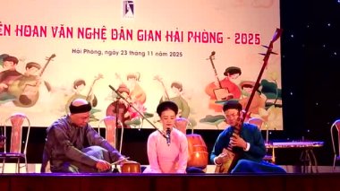 1 Ocak 2026. Hong Bang, Hai Phong, Vietnam. Asyalı sanatçılar halk sanatı icra ediyorlar.