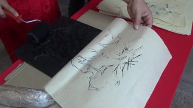 Asyalı sanatçılar geleneksel tablolar bastırdı