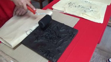 Asyalı sanatçılar geleneksel tablolar bastırdı