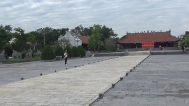 1 Ocak 2026. Hong Bang, Hai Phong, Vietnam. Asya 'da bir tapınağa katılan insanlar. Asya 'da geleneksel bir tapınak sahnesi