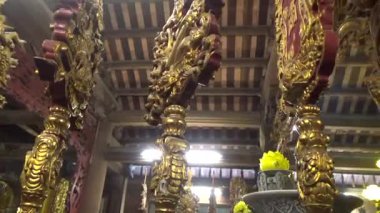 1 Ocak 2026. Hong Bang, Hai Phong, Vietnam. Asya 'da bir tapınağa katılan insanlar. Asya 'da geleneksel bir tapınak sahnesi