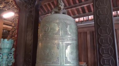 1 Ocak 2026. Hong Bang, Hai Phong, Vietnam. Asya 'da bir tapınağa katılan insanlar. Asya 'da geleneksel bir tapınak sahnesi