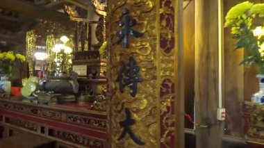 1 Ocak 2026. Hong Bang, Hai Phong, Vietnam. Asya 'da bir tapınağa katılan insanlar. Asya 'da geleneksel bir tapınak sahnesi