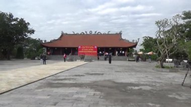 1 Ocak 2026. Hong Bang, Hai Phong, Vietnam. Asya 'da bir tapınağa katılan insanlar. Asya 'da geleneksel bir tapınak sahnesi
