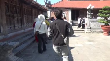 1 Ocak 2026. Hong Bang, Hai Phong, Vietnam. Asya 'da bir tapınağa katılan insanlar. Asya 'da geleneksel bir tapınak sahnesi