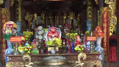 1 Ocak 2026. Hong Bang, Hai Phong, Vietnam. Asya 'da bir tapınağa katılan insanlar. Asya 'da geleneksel bir tapınak sahnesi