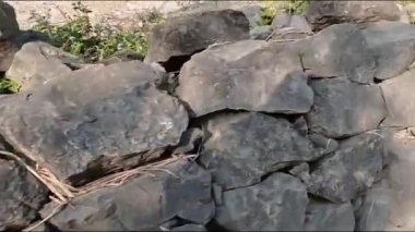 Vietnamlı kadın pirinç keki yapıyor.