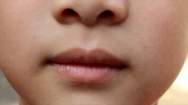 ağız çocuk çiğnemek ekmek